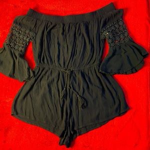 All black simple romper✨